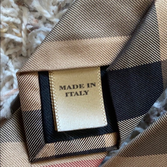 Burberry Tie - Picture 4 of 4